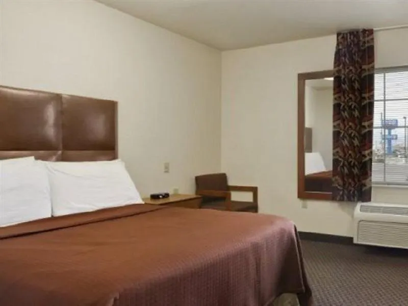 Howard Johnson Las Vegas / Near Nellis Afb